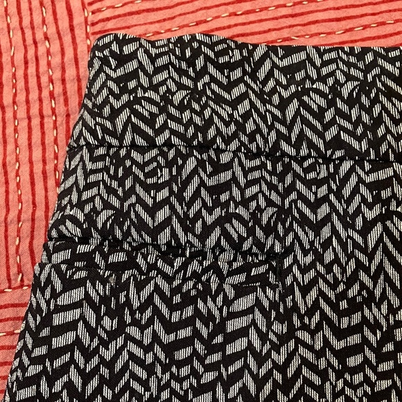 Renuar (Montreal) women’s size 6 Black and White Patterned dressy skort - Picture 3 of 10